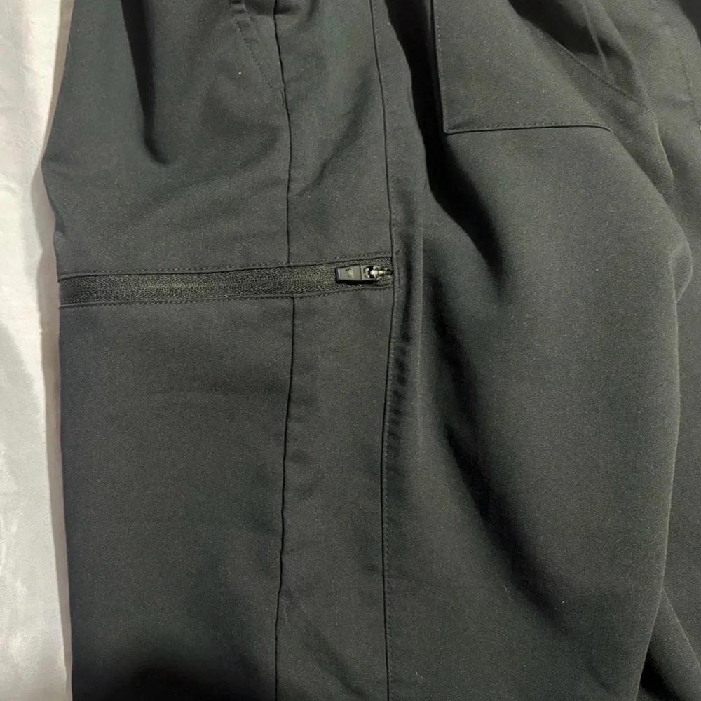 Fabletics Scrub Set - Picture 5 of 6